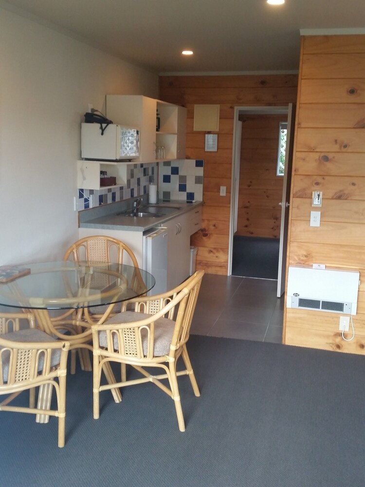 Pines motorlodge and cottages gay
