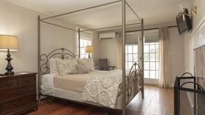 Premium bedding, iron/ironing board, free WiFi