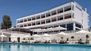 Outdoor pool, pool umbrellas, sun loungers