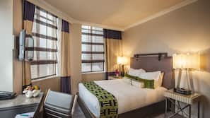 Frette Italian sheets, premium bedding, minibar, in-room safe