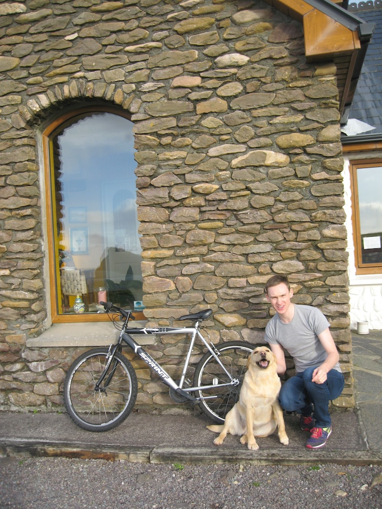 Gorman's Clifftop House Rooms, Reviews & Deals (Ballydavid, IRL) Wotif