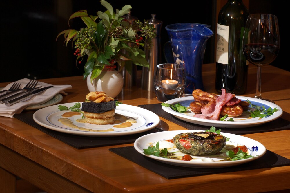 Gorman's Clifftop House Rooms, Reviews & Deals (Ballydavid, IRL) Wotif