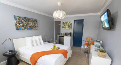 Hollywood Beach Suites, a South Beach Group Hotel