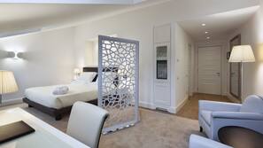 Premium bedding, down duvet, in-room safe, desk