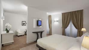 Premium bedding, down duvet, in-room safe, desk
