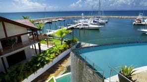 2 piscinas al aire libre, sombrillas