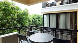 Minibar, desk, linens