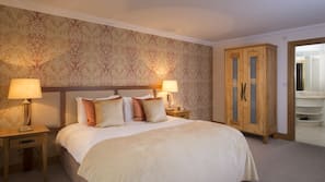 Premium bedding, desk, iron/ironing board, free WiFi