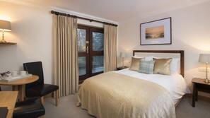 Premium bedding, desk, iron/ironing board, free WiFi