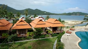 Trang trí khác biệt, trang bị nội thất với thiết kế riêng biệt, bàn