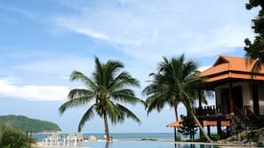 Trang trí khác biệt, trang bị nội thất với thiết kế riêng biệt, bàn