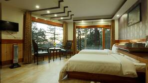 Desk, rollaway beds, free WiFi