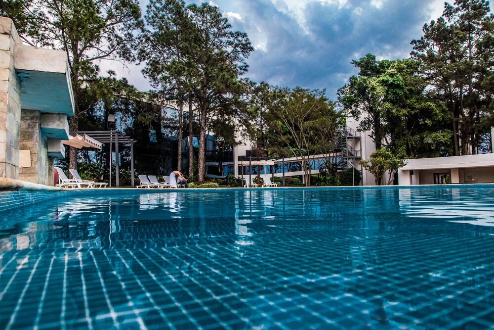 Outdoor pool, Hotel Casino Acaray