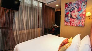 In-room safe, free WiFi, linens