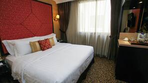 In-room safe, free WiFi, linens