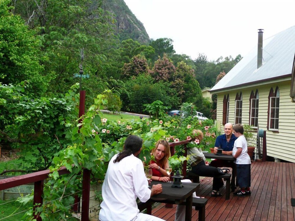Glass House Mountains Ecolodge Deals & Reviews (Glass House Mountains