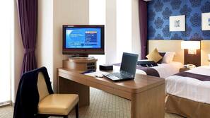 Premium bedding, down comforters, in-room safe, desk