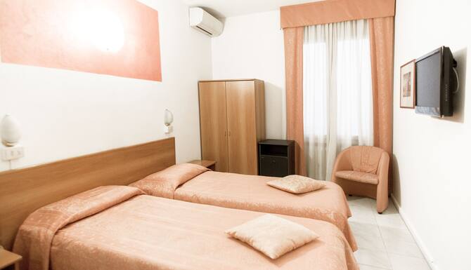 europa modena italia expedia it