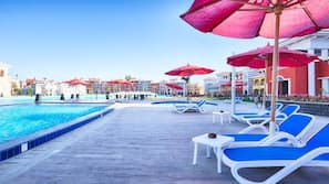4 outdoor pools