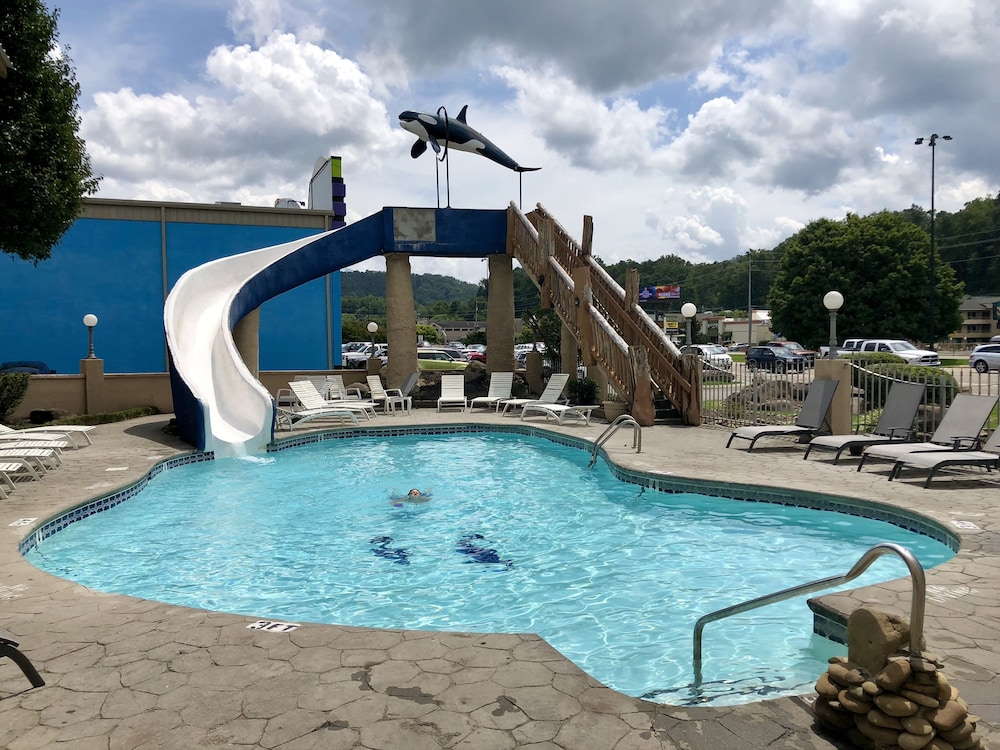 Riverchase Lodge, Gatlinburg - Pigeon Forge: $63 Room ...