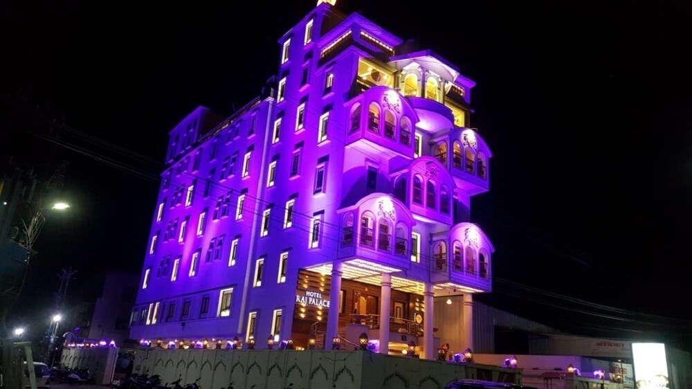Hotel Raj Palace in Ahmadnagar, India