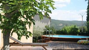 Piscine extérieure (ouverte en saison), chaises longues