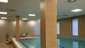 Indendørs pool