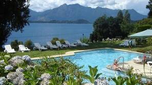 2 piscinas al aire libre, sombrillas, tumbonas