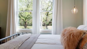 1 bedroom, Egyptian cotton sheets, premium bedding, memory foam beds