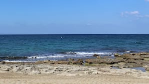 Una spiaggia nelle vicinanze