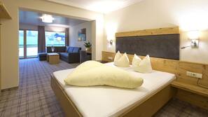 Escritorio, wifi gratis, ropa de cama
