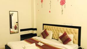 Egyptian cotton sheets, desk, free WiFi