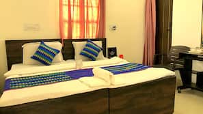 Egyptian cotton sheets, desk, free WiFi