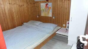3 Schlafzimmer, kostenpflichtige Babybetten