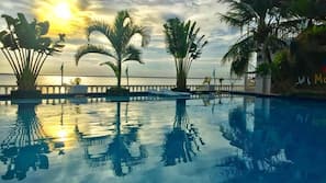 2 outdoor pools, free cabanas, sun loungers