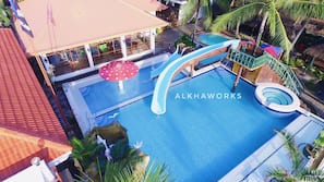 2 outdoor pools, free cabanas, sun loungers