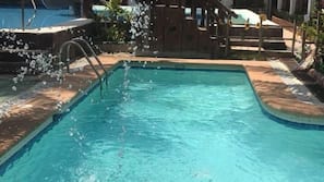 2 outdoor pools, free cabanas, sun loungers