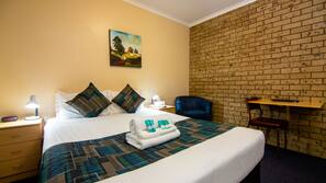 Iron/ironing board, free WiFi, linens