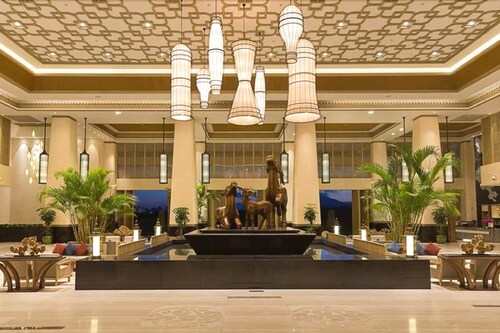 Grand New Century Hotel In Sanya China Expedia - 