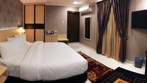 In-room safe, iron/ironing board, free WiFi