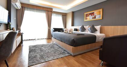 The Raise Hotel