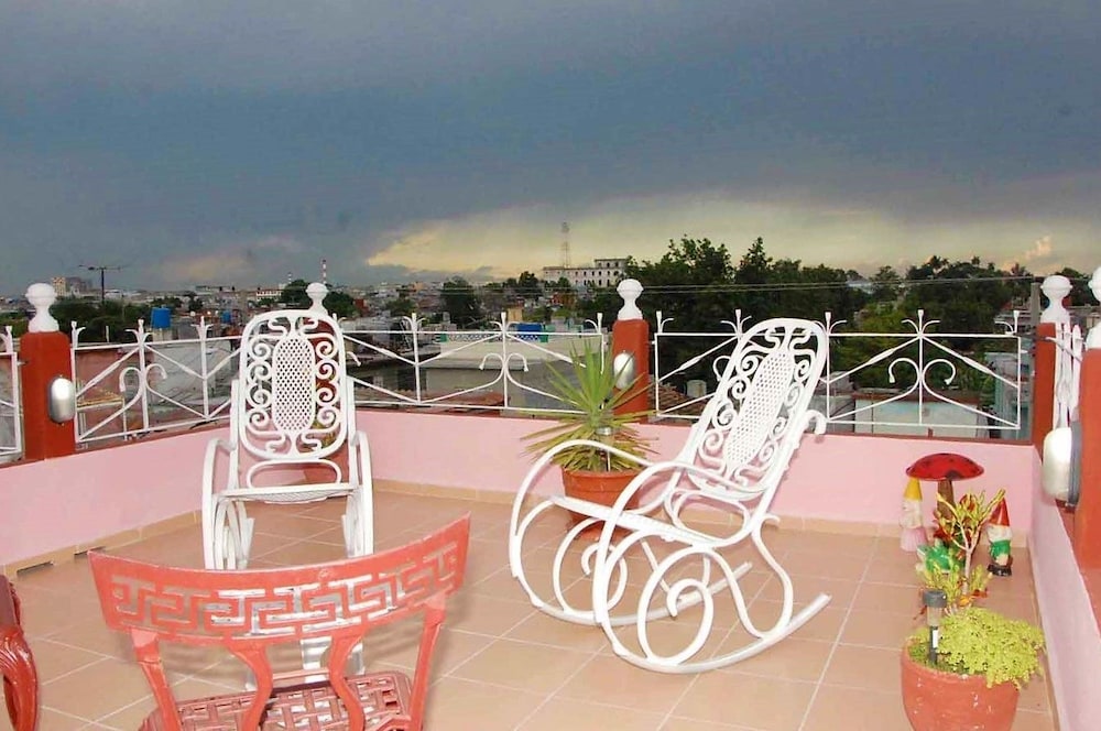 Casa Hostal Pink House in Cienfuegos, Cuba