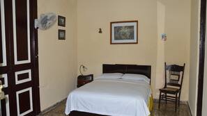Iron/ironing board, linens