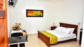 Minibar, escritorio, wifi gratis y ropa de cama