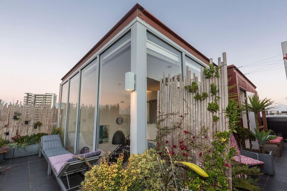 Loft Penthouse With Startling City Views + Parking