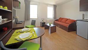 Desk, laptop workspace, soundproofing, free WiFi