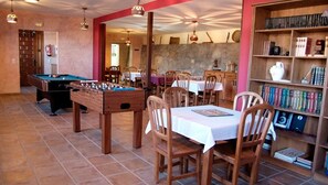 House, Multiple Bedrooms, Private Pool | In-room dining