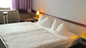 Iron/ironing board, free WiFi, linens