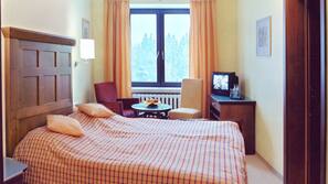 Iron/ironing board, free WiFi, linens