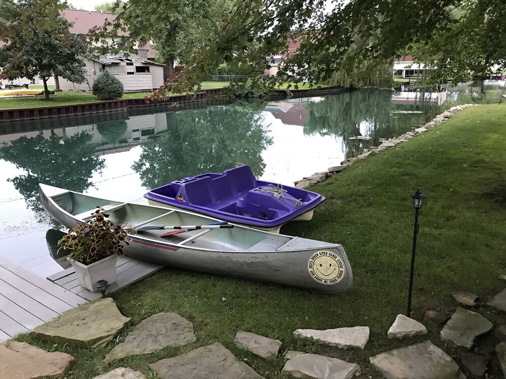 The Harsens Island Getaway Resort in Harsens Island Best Rates